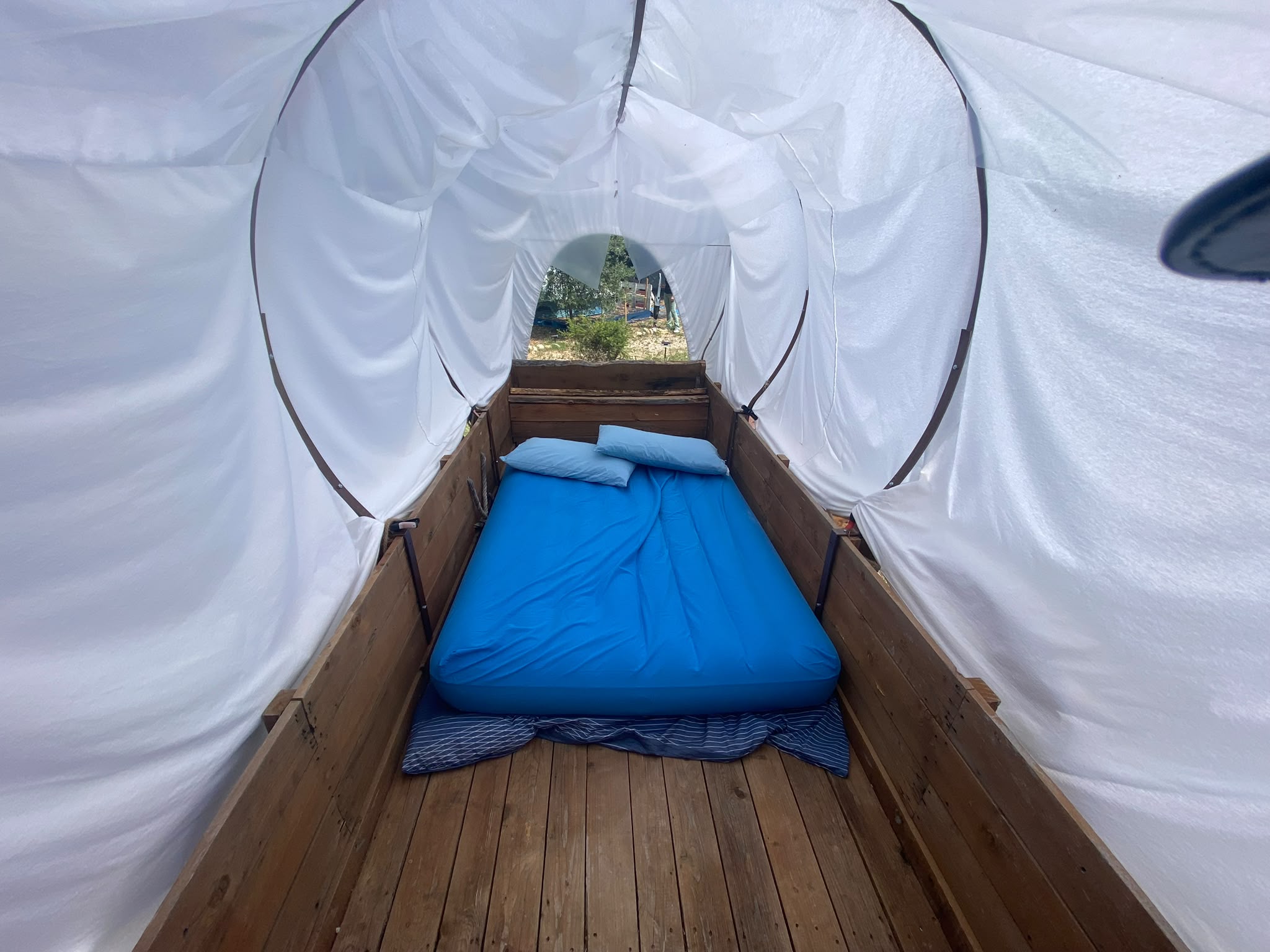 Piazzola per propria tenda sotto gli ulivi